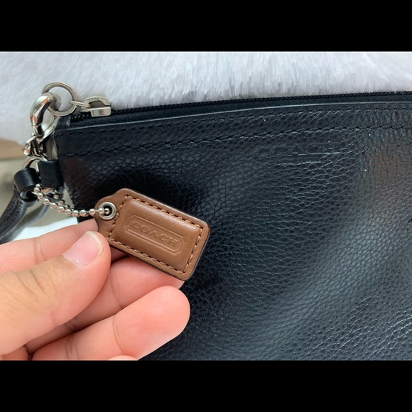 Coach Hand Pouch👝 - Picture 2 of 4